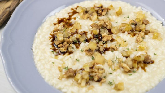 Risotto con Pere Caramellate al Balsamico e Parmigiano Reggiano: una ricetta semplice e raffinata