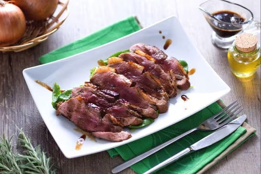 Petto d'Anatra laccato al Balsamico: un'esplosione di gusto tra oriente e occidente